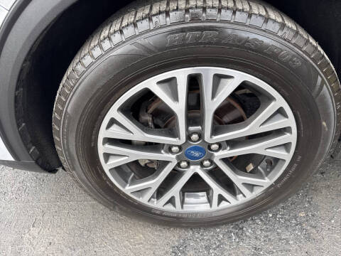 2020 Ford Escape SEL