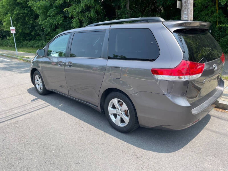 2014 Toyota Sienna LE 8-Passenger