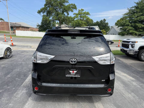2013 Toyota Sienna SE 8-Passenger