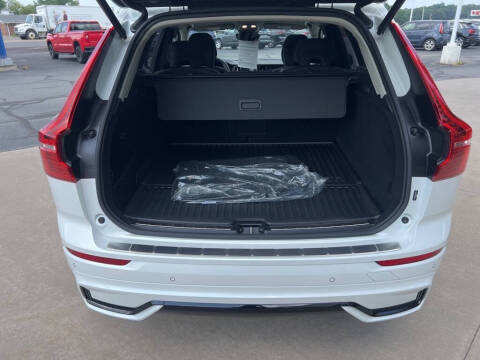 2025 Volvo XC60 T8 Plus Dark Theme