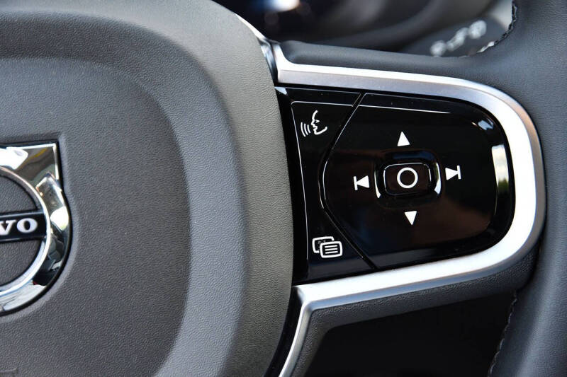 2025 Volvo XC60 B5 Plus Dark Theme