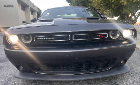 2016 Dodge Challenger 392 HEMI Scat Pack Shaker