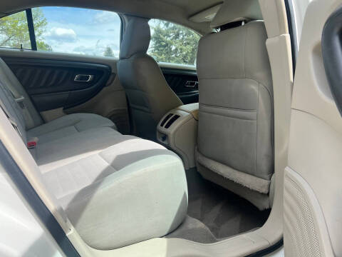 2011 Ford Taurus SE
