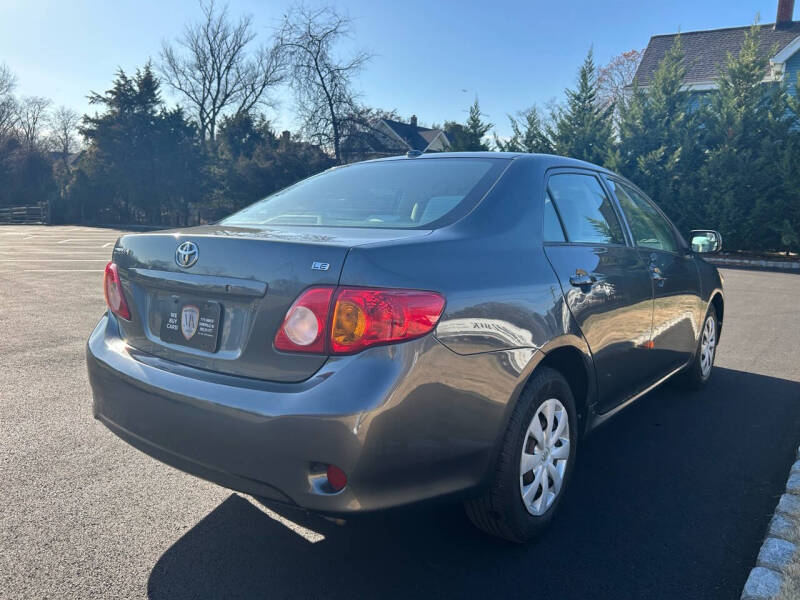 2010 Toyota Corolla LE photo 9