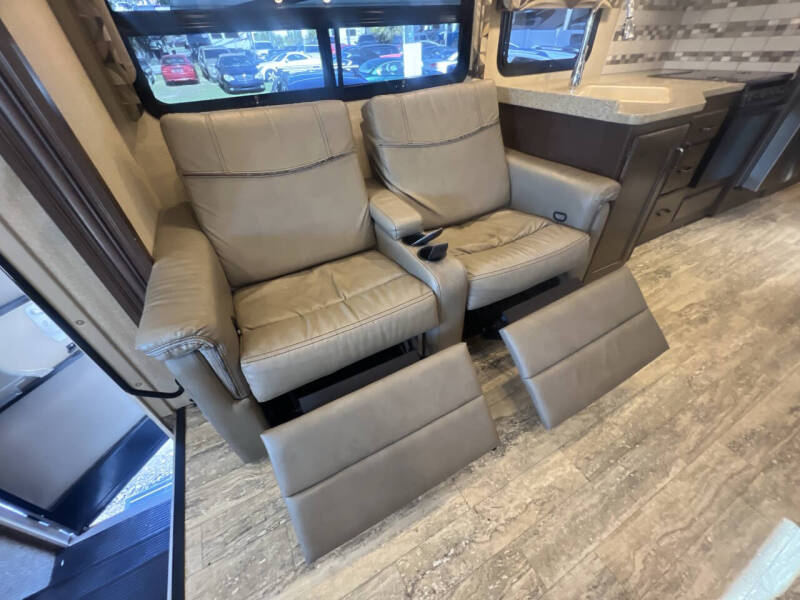 2019 Thor Motor Coach Hurricane