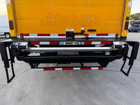 2018 Freightliner M2 106