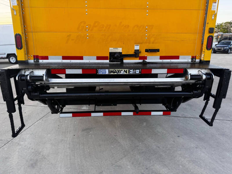 2018 Freightliner M2 106