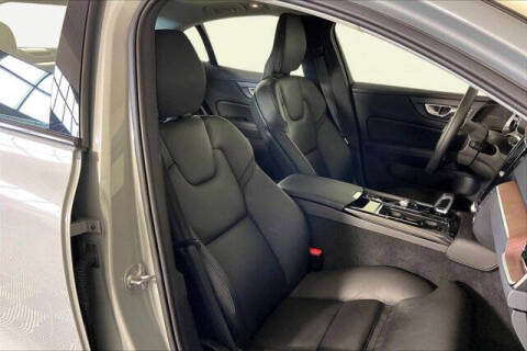 2024 Volvo S60 Recharge T8 Ultimate Dark Theme