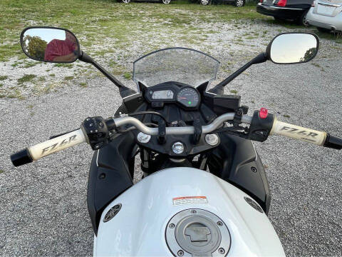 2009 Yamaha FZ6R