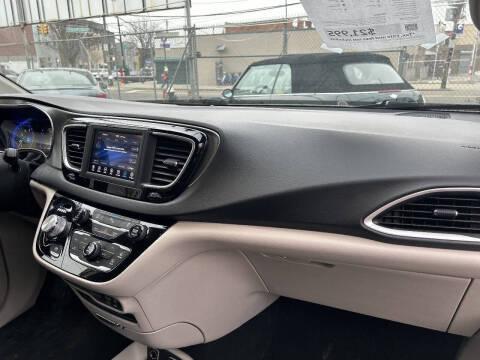 2020 Chrysler Pacifica Touring L