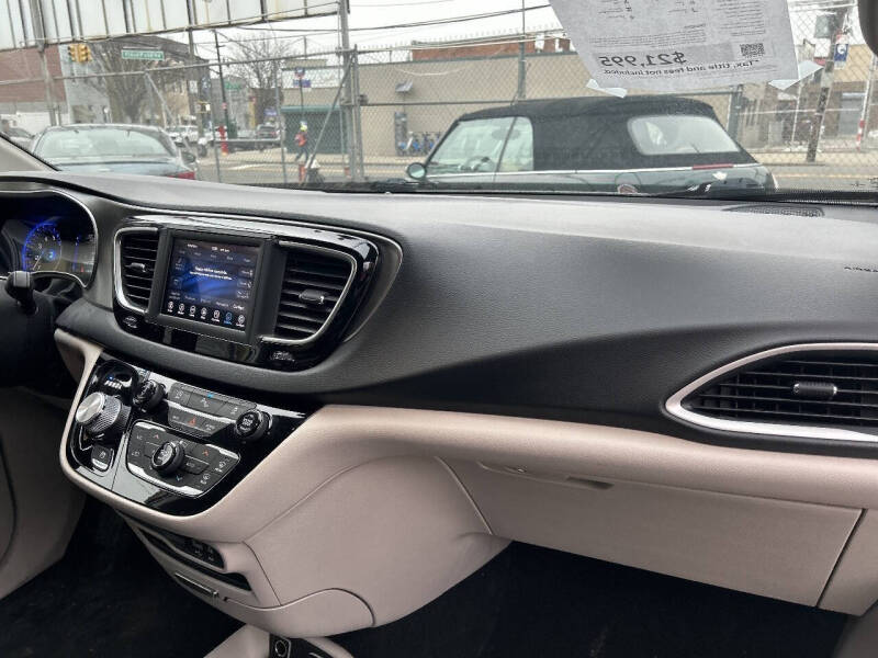 2020 Chrysler Pacifica Touring L