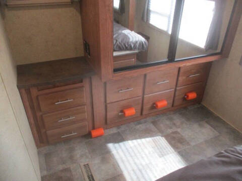 2016 Forest River Flagstaff Vlite 30WTBSK