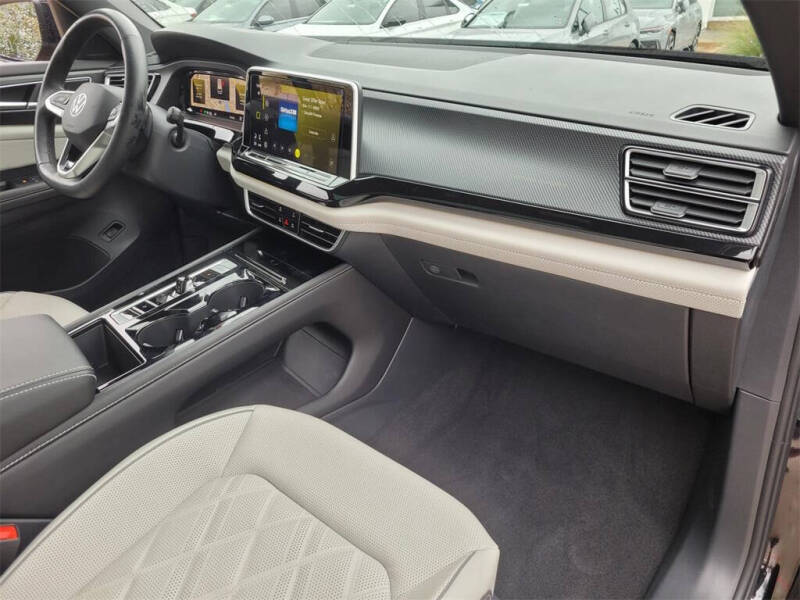 2025 Volkswagen Atlas Cross Sport SEL Premium R-Line 4Motion