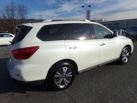 2017 Nissan Pathfinder SL