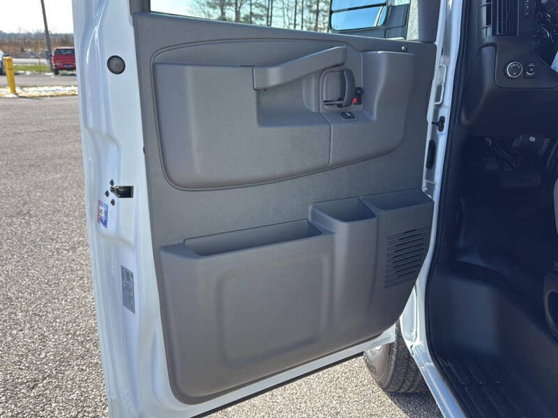 2025 Chevrolet Express 2500