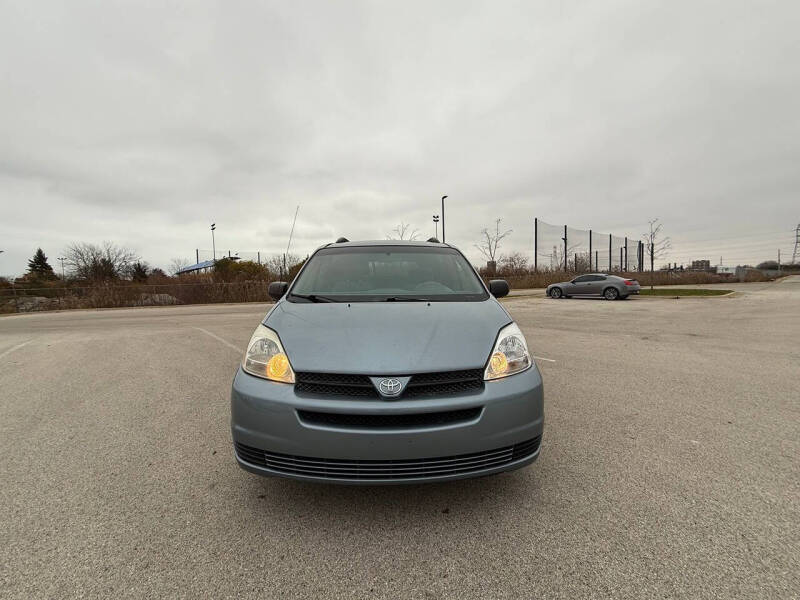 2004 Toyota Sienna CE 8 Passenger