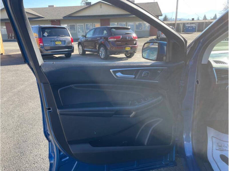 2022 Ford Edge Titanium