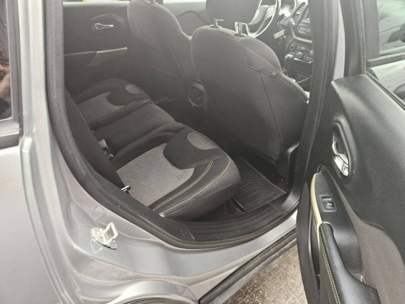 2017 Jeep Cherokee Sport