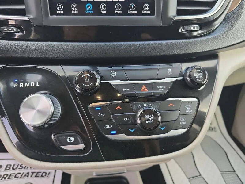 2020 Chrysler Voyager LXi