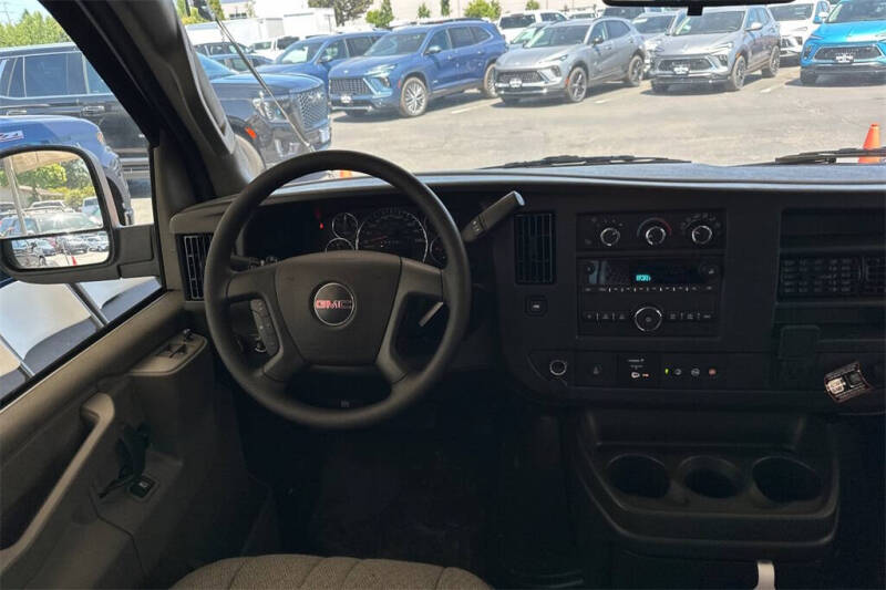 2025 GMC Savana 2500