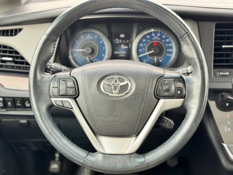 2017 Toyota Sienna XLE 7-Passenger