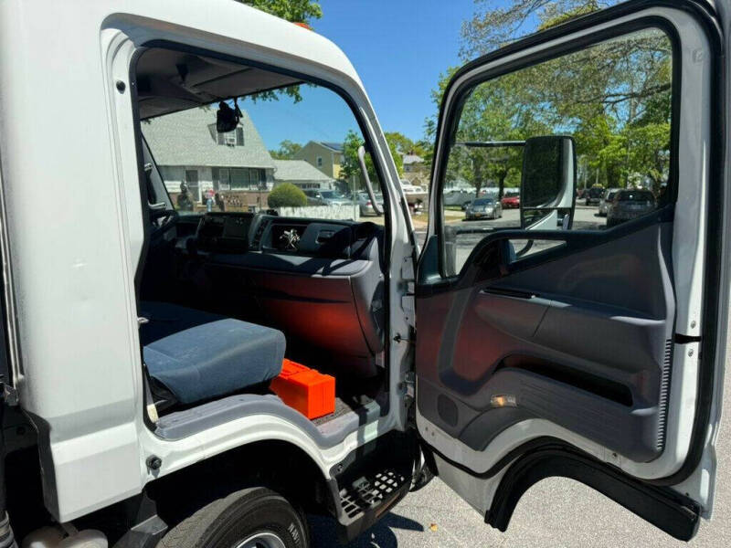 2017 Mitsubishi Fuso FE180