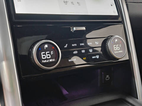 2024 Land Rover Discovery P300 Dynamic SE