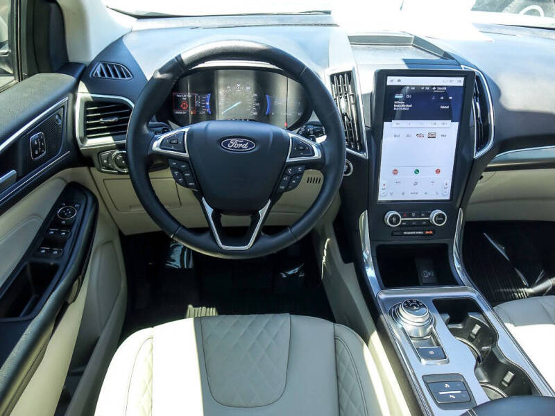 2023 Ford Edge Titanium