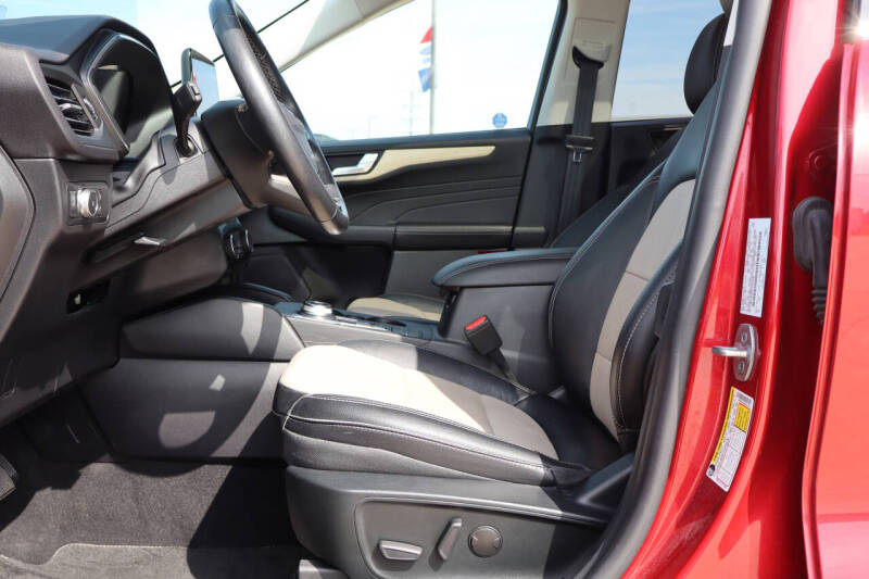 2022 Ford Escape Titanium