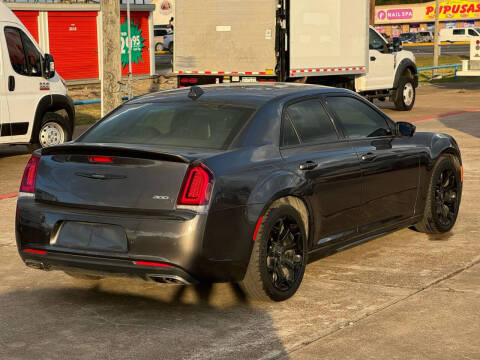 2018 Chrysler 300 S