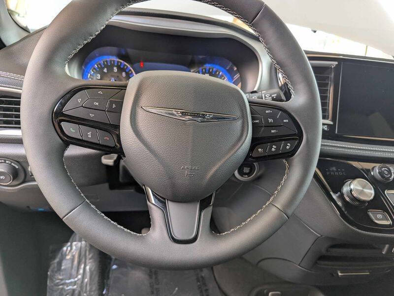 2024 Chrysler Pacifica Touring