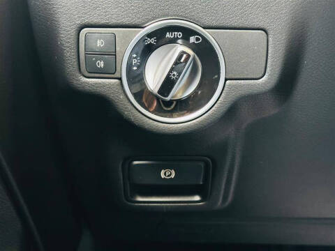 2017 Infiniti QX30 Premium