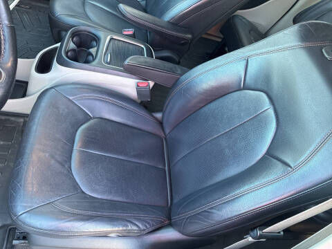 2017 Chrysler Pacifica Touring-L Plus