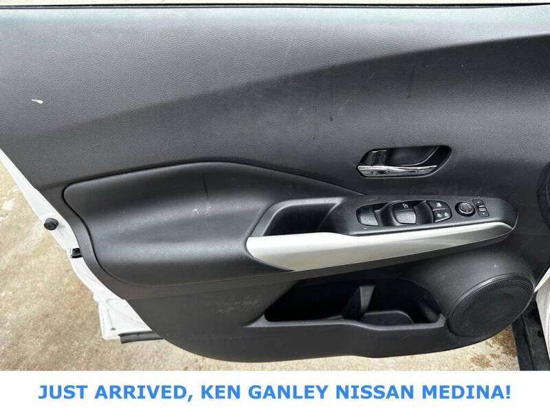 2019 Nissan Kicks SR