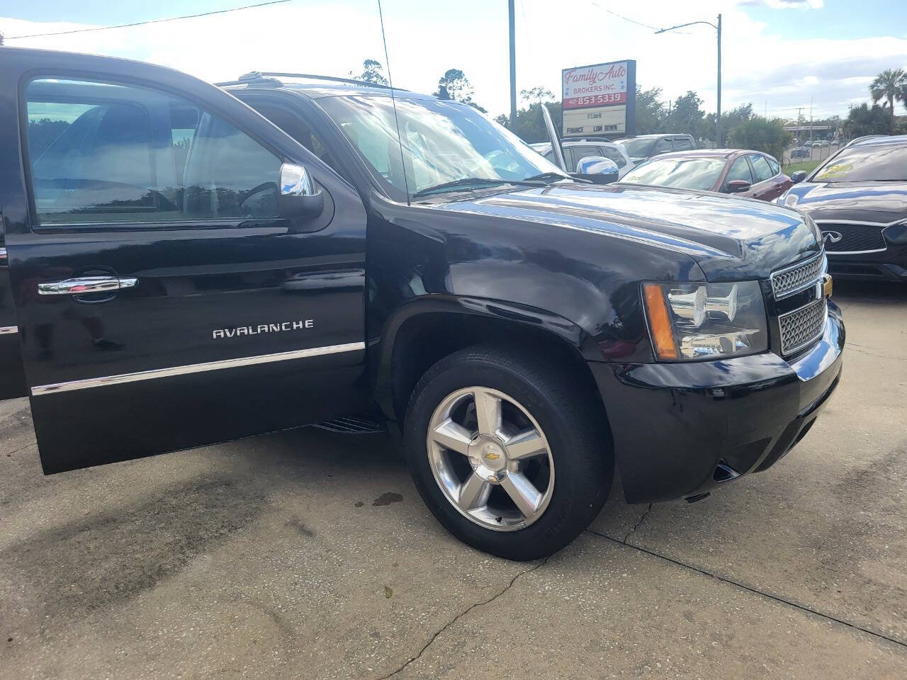 2012 Chevrolet Avalanche for sale at FAMILY AUTO BROKERS in Longwood, FL