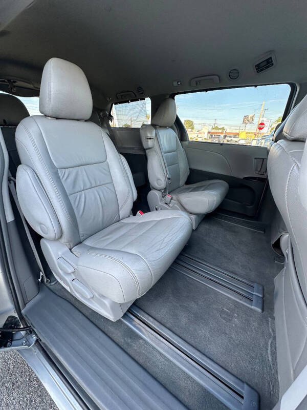 2015 Toyota Sienna LE 8-Passenger