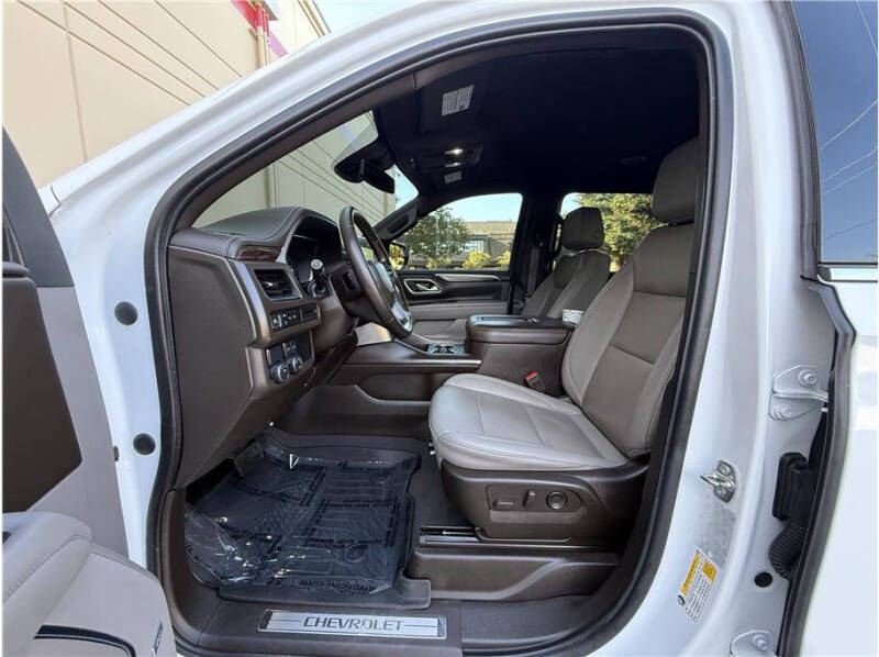 2023 Chevrolet Suburban LT