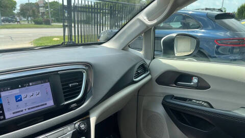 2022 Chrysler Voyager LX