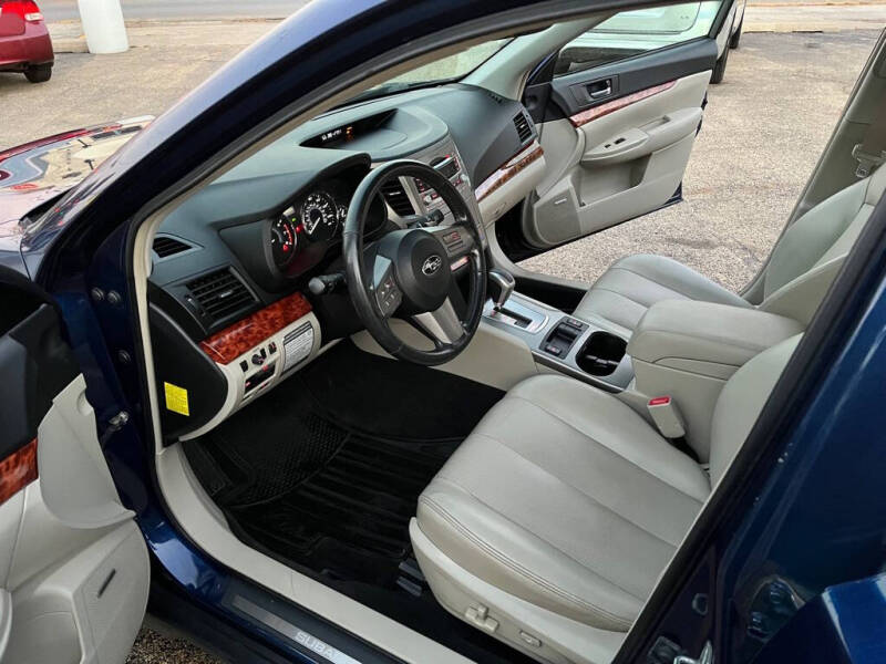 2011 Subaru Outback I Limited photo 11