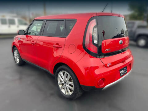 2017 Kia Soul +