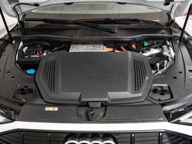2021 Audi e-tron quattro Premium