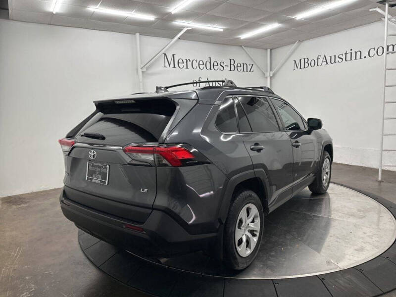 2020 Toyota RAV4 LE