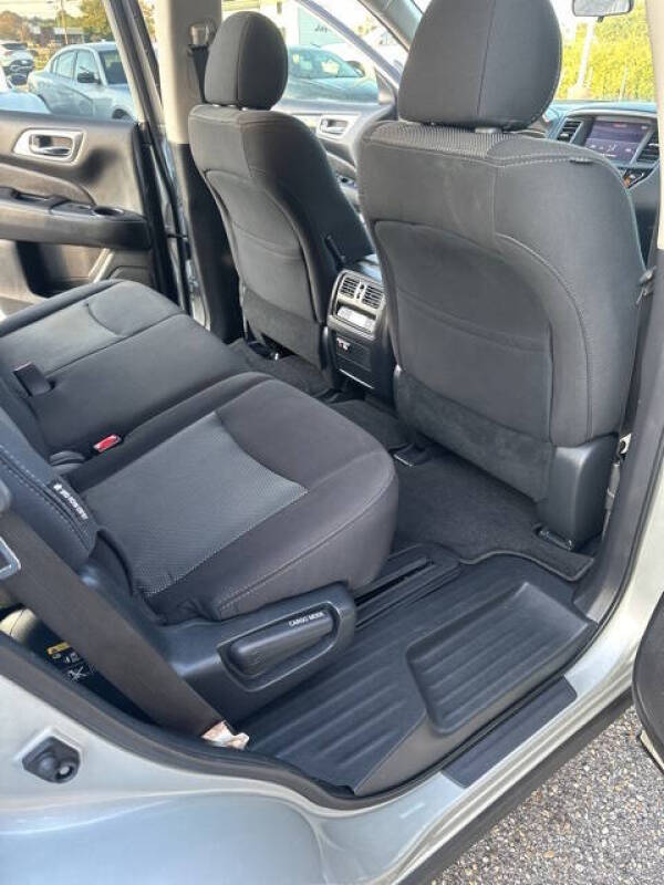 2020 Nissan Pathfinder S