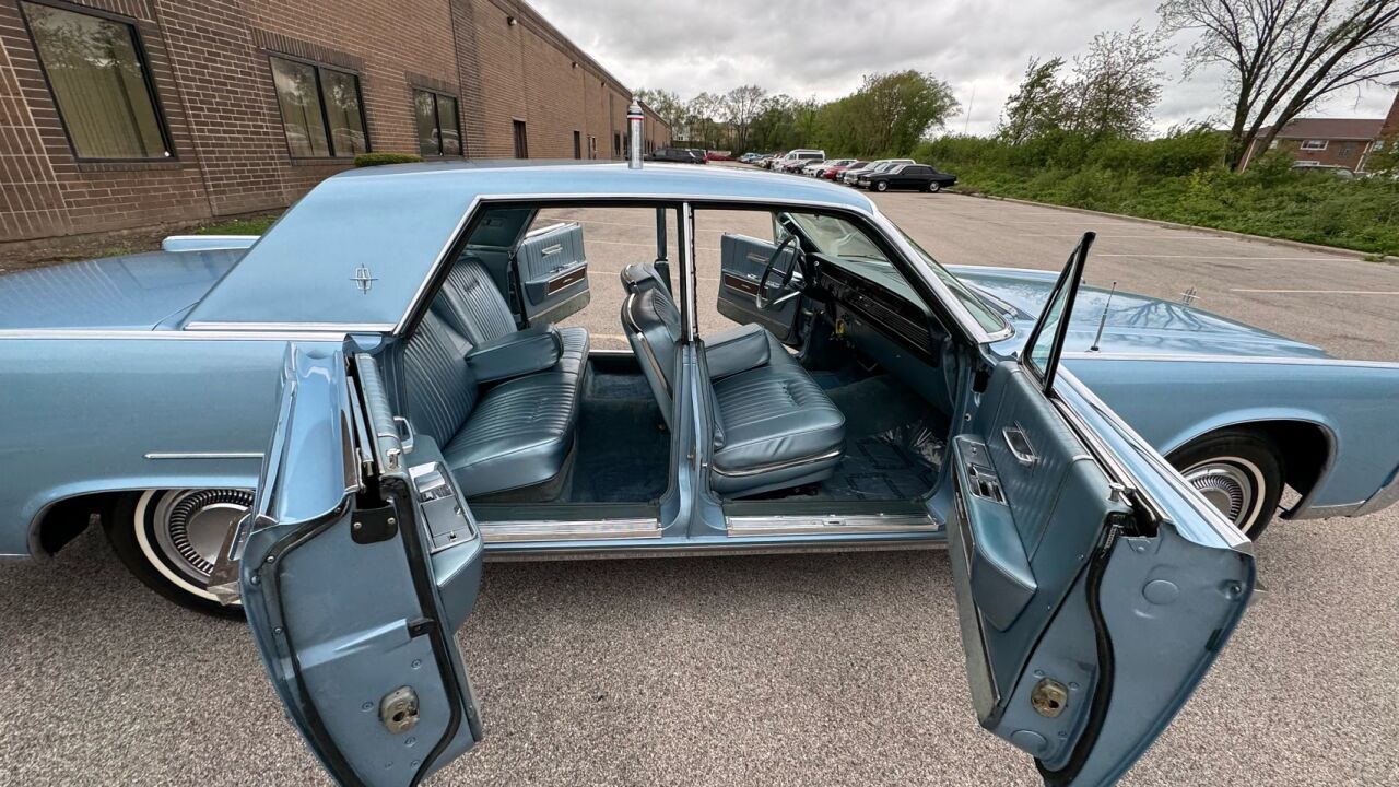 1964 Lincoln Continental 73