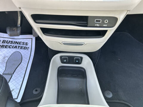 2017 Chrysler Pacifica Touring-L