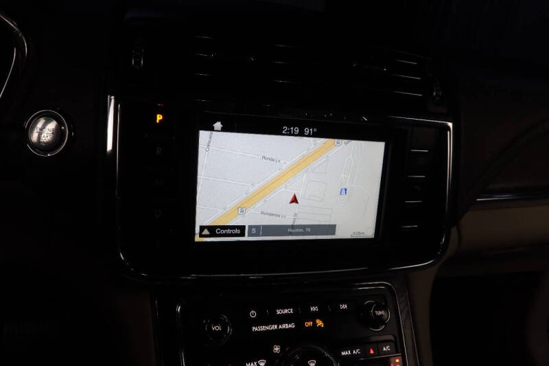 2017 Lincoln Continental Select