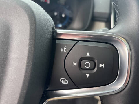 2025 Volvo XC40 B5 Plus Dark Theme