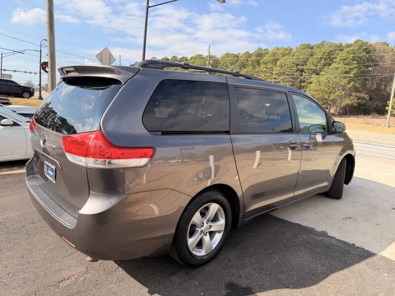 2014 Toyota Sienna LE 8-Passenger