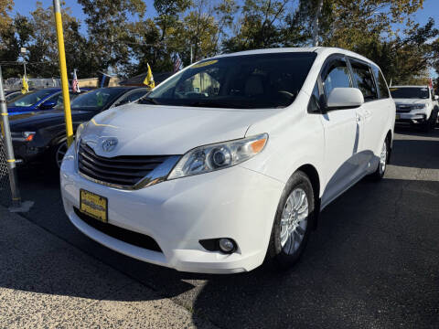 2013 Toyota Sienna XLE 8-Passenger