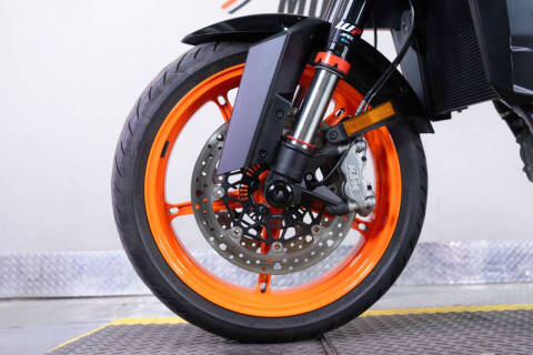 2024 KTM 990 Duke